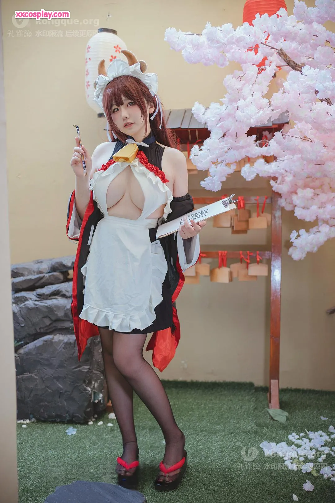 A Ban Hari Ini Sangat Bahagia: Cow Maid Ceria